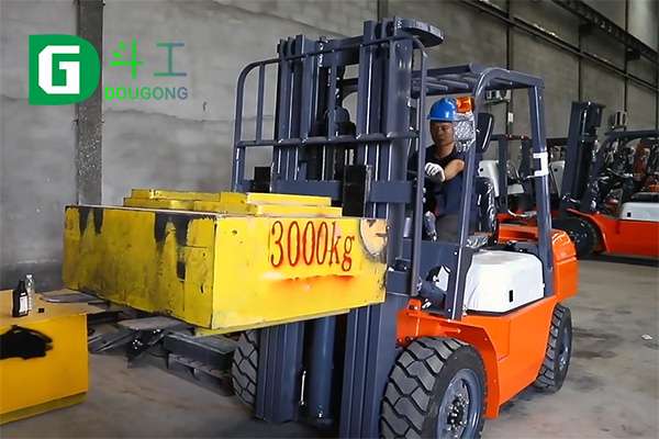 How to drive a sit down forklift truck